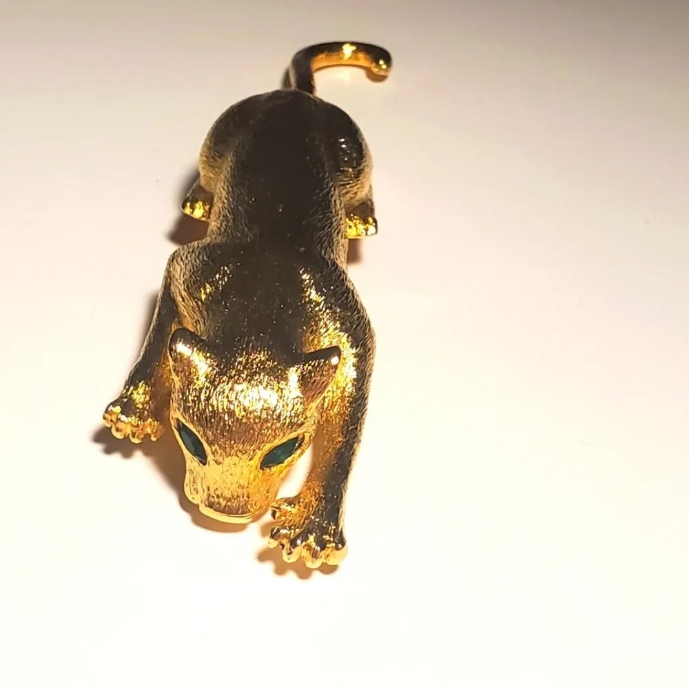 VINTAGE Leaping Leopard Brooch Emerald Glass Crystal Eyes & Moving Tail 5.25
